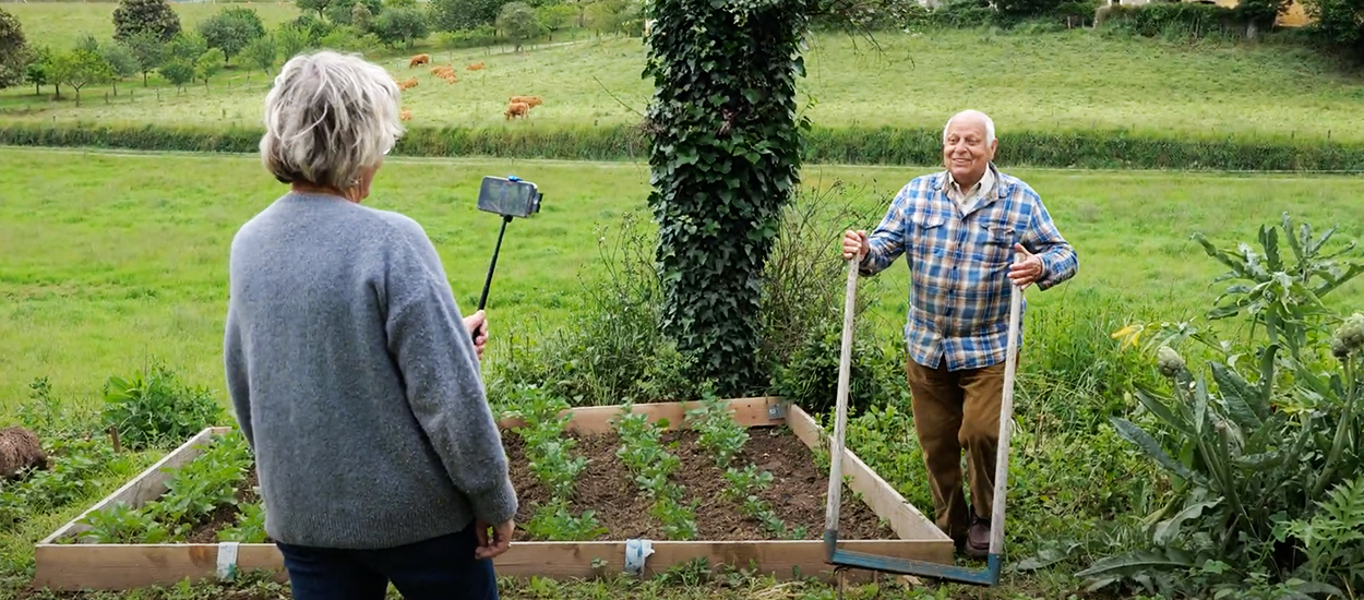 Grâce à ses conseils de jardinage, ce papi est devenu une star des réseaux sociaux !