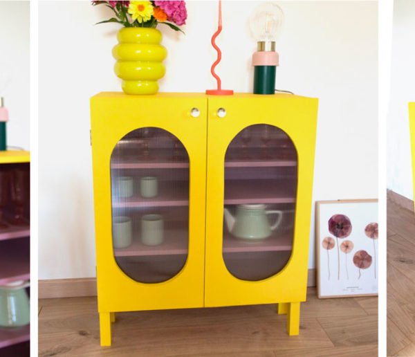 Tuto : Réalisez un meuble vitrine pop avec des étagères cubes