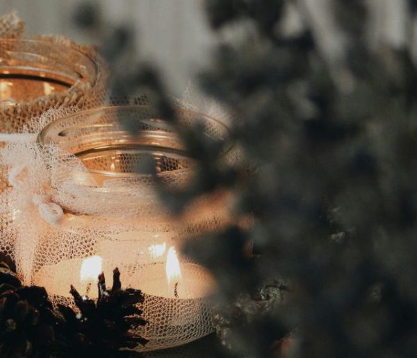 Comment enlever les étiquettes des bocaux (et 10 idées DIY de Noël pour les upcycler)