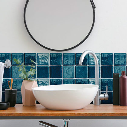 Modernisez votre salle de bains en un clin d'œil avec des stickers décoratifs !