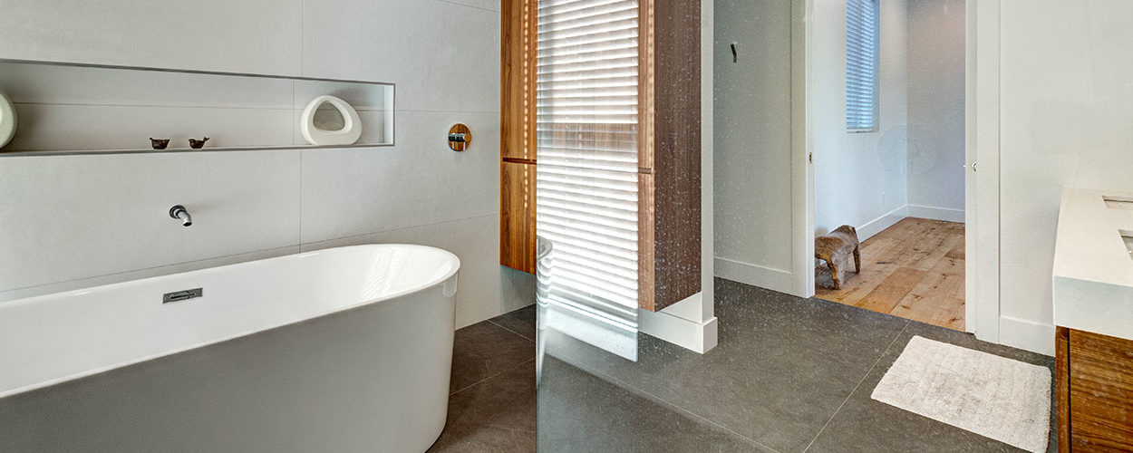 7 idées pour créer une niche encastrée dans sa salle de bains