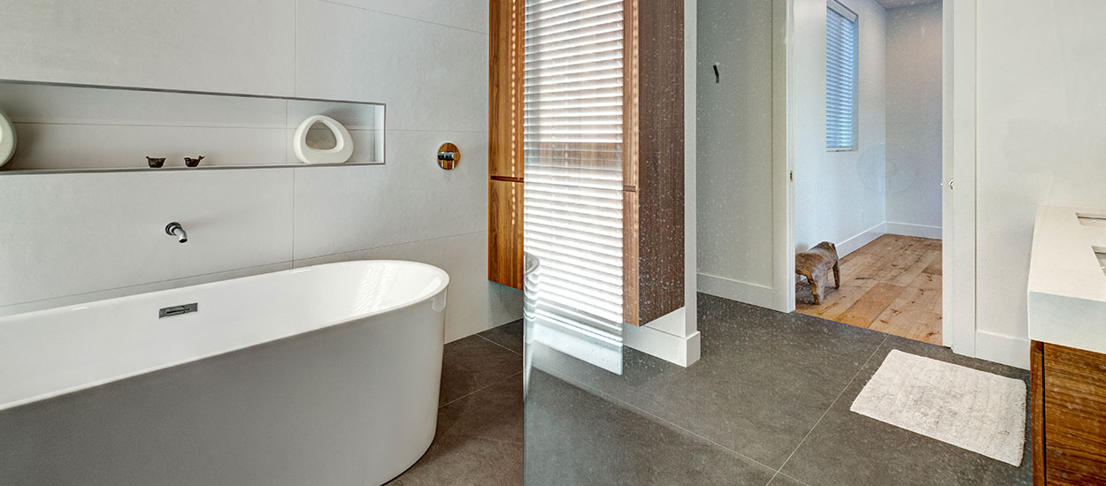 7 idées pour créer une niche encastrée dans sa salle de bains