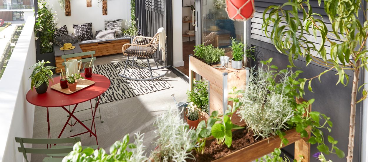 Comment créer son petit jardin de plantes aromatiques sur son balcon ?