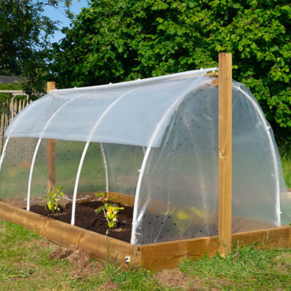 Tuto : Réalisez facilement une grande serre-tunnel adaptable à votre carré potager