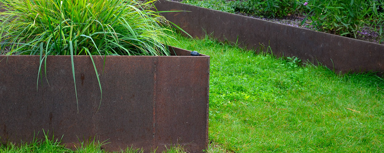 Acier corten : la rouille qui sublime nos jardins