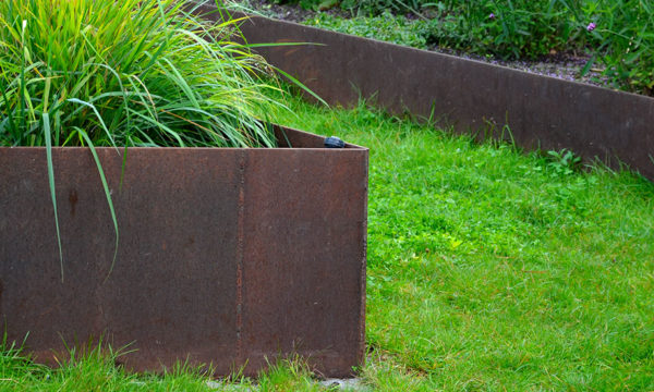 Acier corten : la rouille qui sublime nos jardins