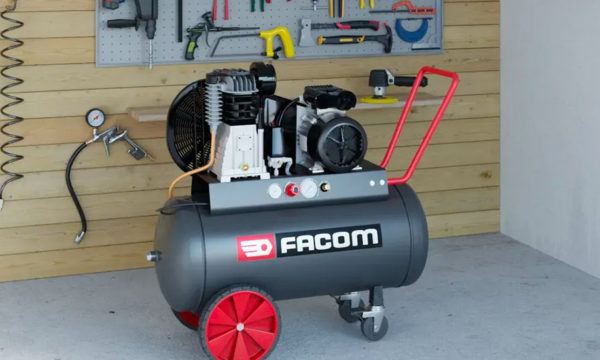 Quel mini-compresseur choisir ? L'outil pratique pour gonfler, nettoyer, bricoler