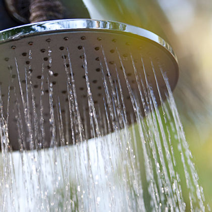 Tuto : Fabriquez votre propre douche solaire pour 50€