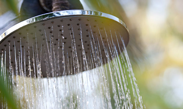 Tuto : Fabriquez votre propre douche solaire pour 50€