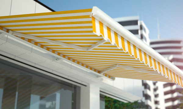 Textiles d'extérieur : comment bien les nettoyer sans les abîmer
