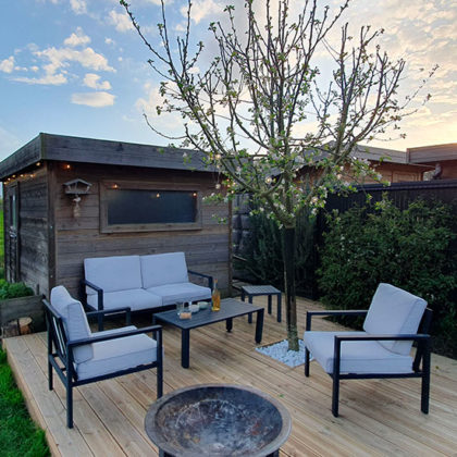 Avant / Après : Il a transformé un coin de jardin en une terrasse conviviale pour passer de belles soirées d'été