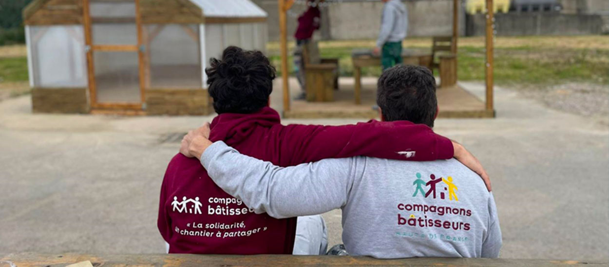 Après les inondations dans l'Audomarois, les Compagnons Bâtisseurs redonnent vie aux logements et aux liens sociaux