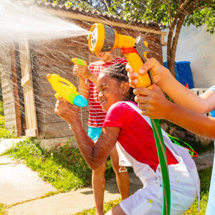 3 jeux d'eau à fabriquer pour les enfants avec presque rien