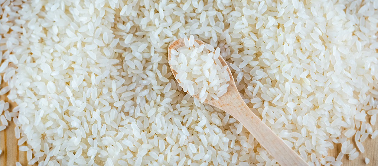 Pourquoi mettre un bol de riz dans le frigo ou l'armoire ? Une astuce à connaître