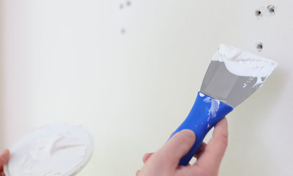 Comment réparer un trou dans un mur facilement (et proprement)
