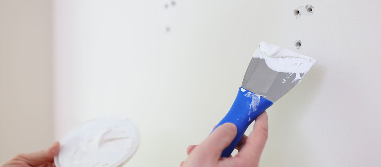 Comment réparer un trou dans un mur facilement (et proprement)