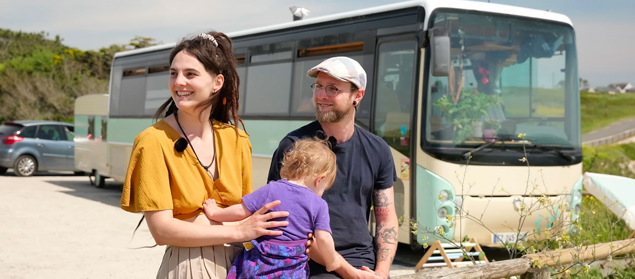Ils ont aménagé un bus pour y vivre avec leurs enfants