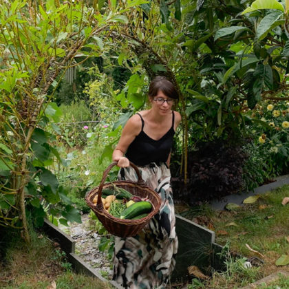 Elle cultive un potager de 200 m² pour être autonome toute l'année