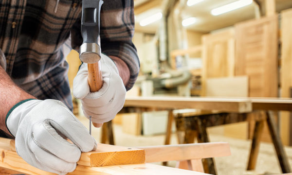 Journée des gauchers : des outils adaptés pour bricoler facilement
