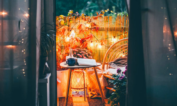 Balcon anti-vent et anti-pluie : nos astuces pour continuer à en profiter en automne